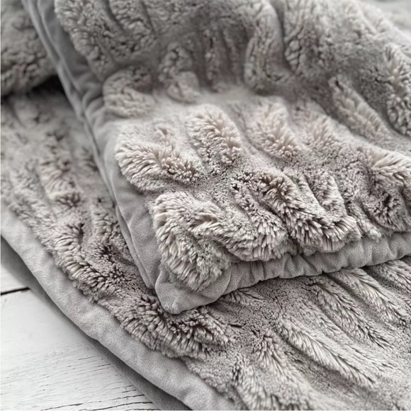 Pottery Barn Faux Fur Ruched Throw Blanket 60x50 Light Gray Accent Bear Chic PB